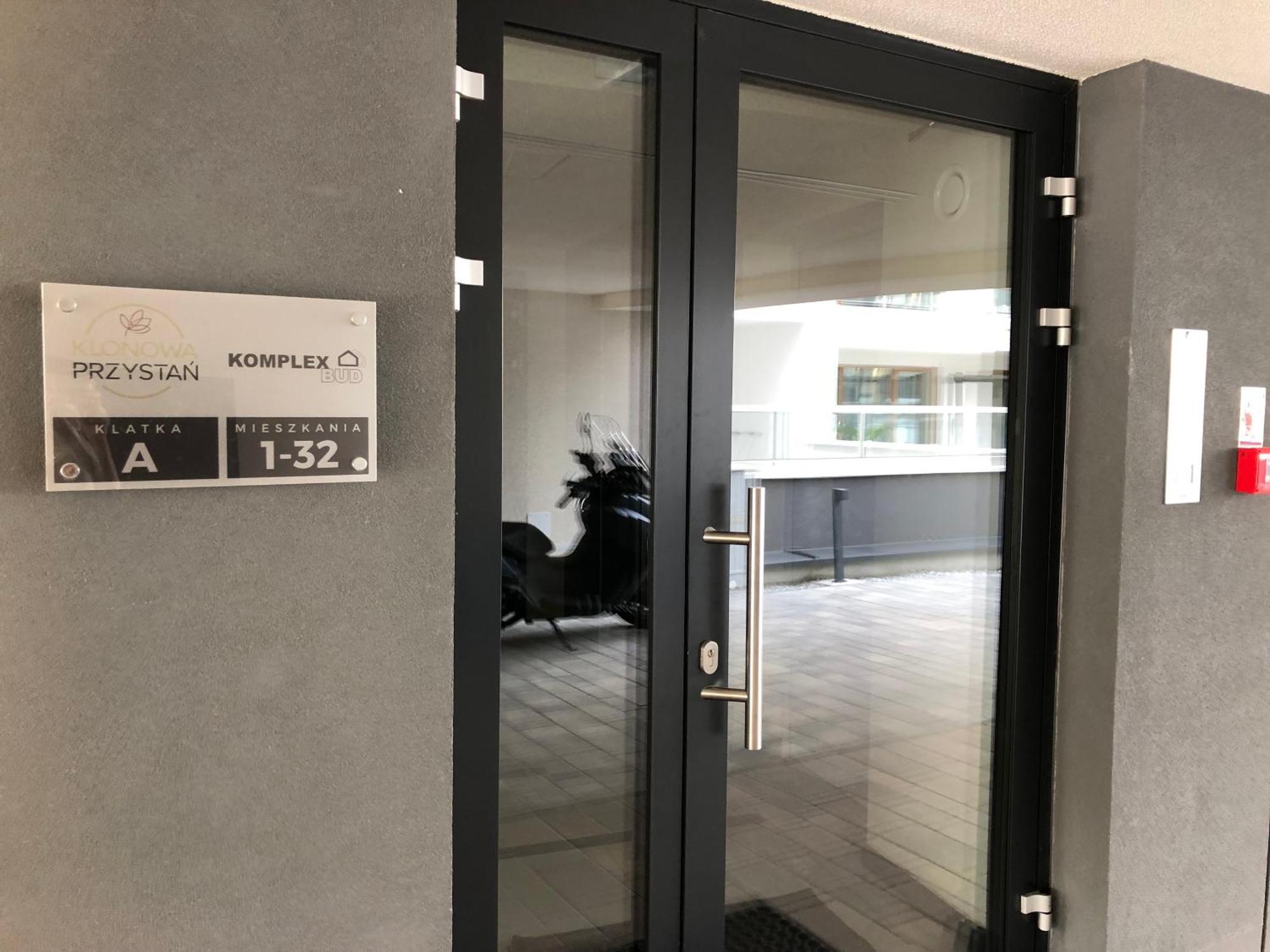 Komfortowe Apartamenty Kielce Klonowa ,Ogrodek, Garaz Podziemny, Samodzielne Wejscie Na Kod 24H Buitenkant foto
